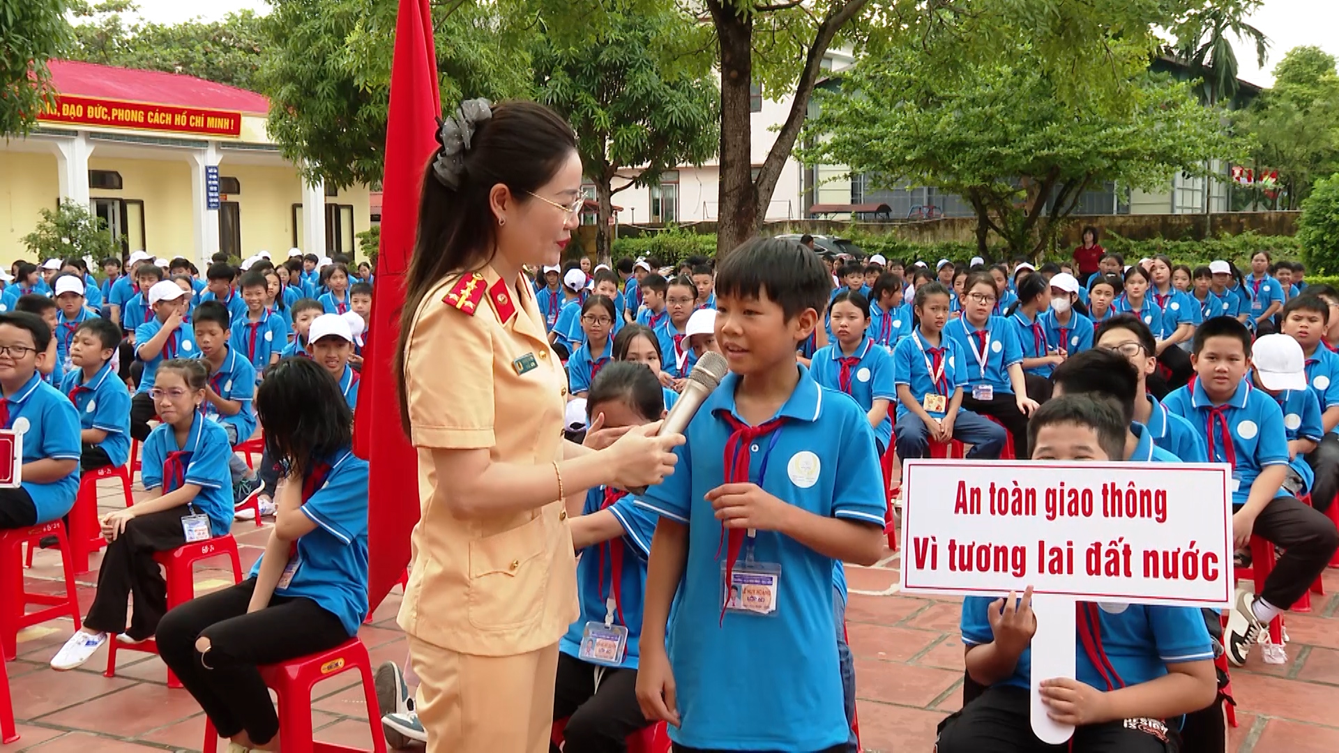 Tuyên truyền kiến thức pháp luật về trật tự ATGT cho học sinh