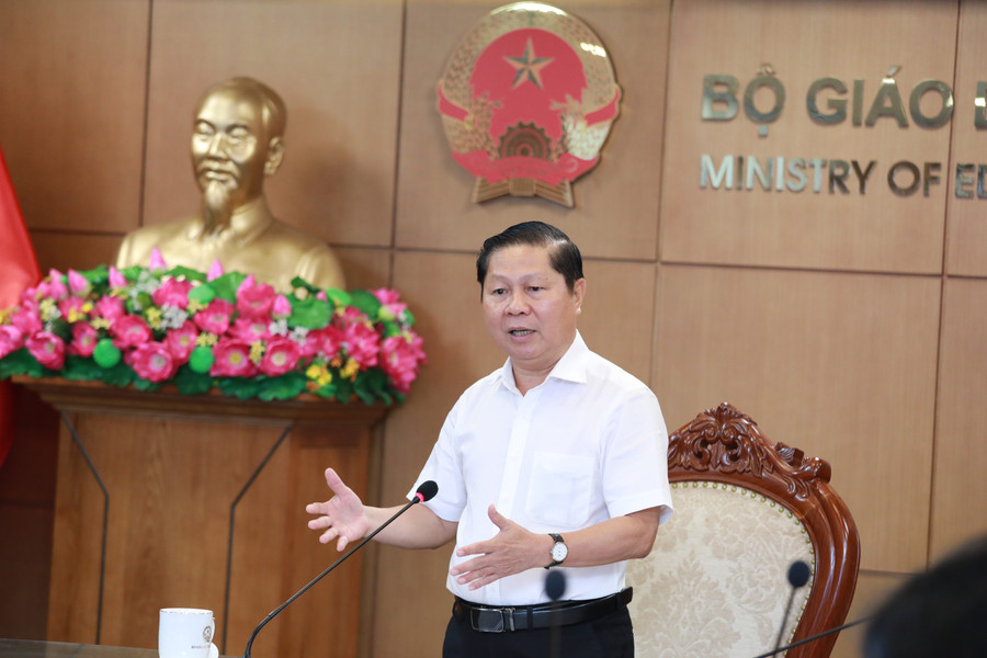 Lựa chọn tư liệu tiêu biểu cho triển lãm thành tựu 80 năm ngành Giáo dục