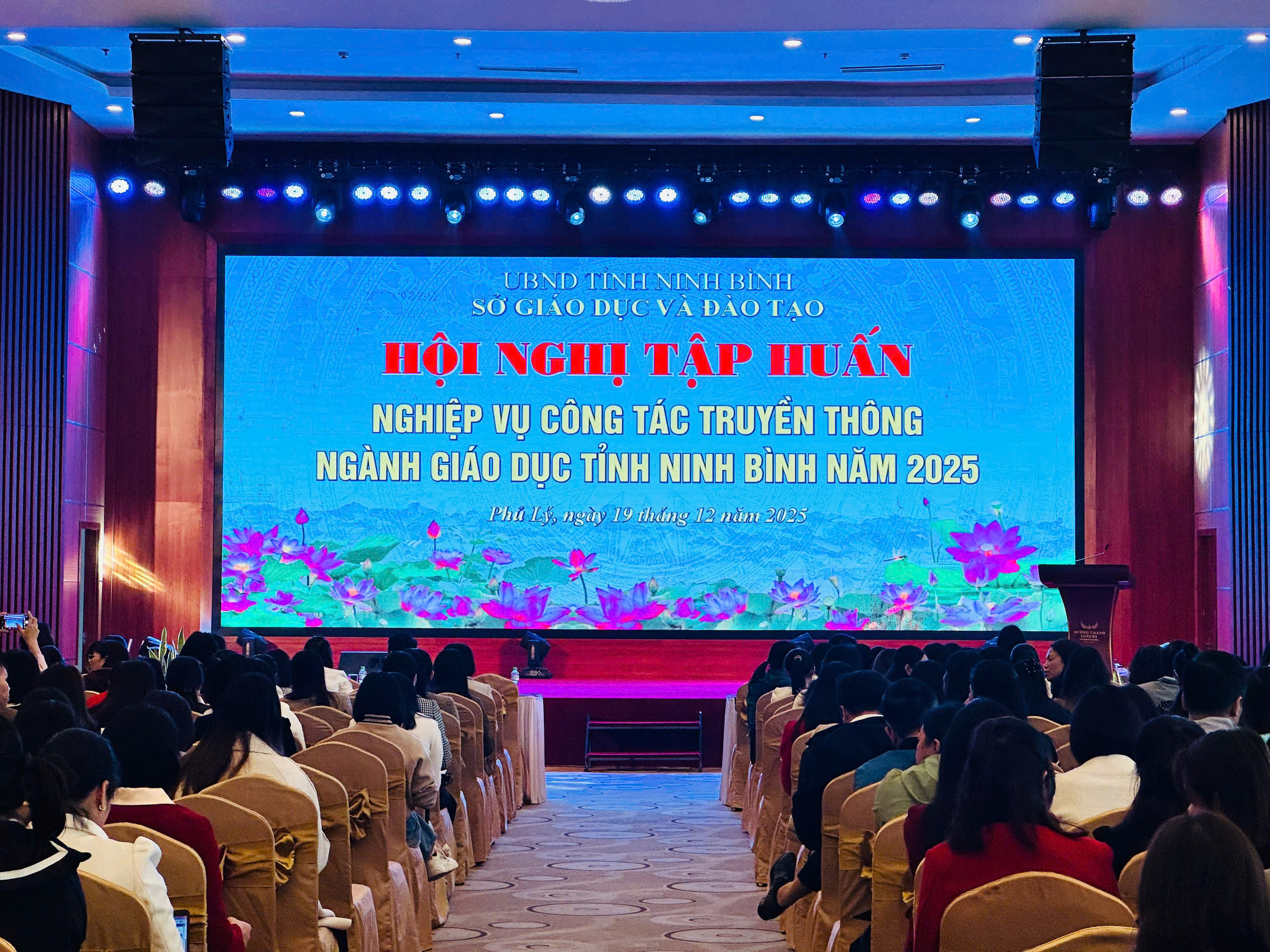 THAM GIA TẬP HUẤN NGHIỆP VỤ CÔNG TÁC TRUYỀN THÔNG NGÀNH GIÁO DỤC TỈNH NINH BÌNH
