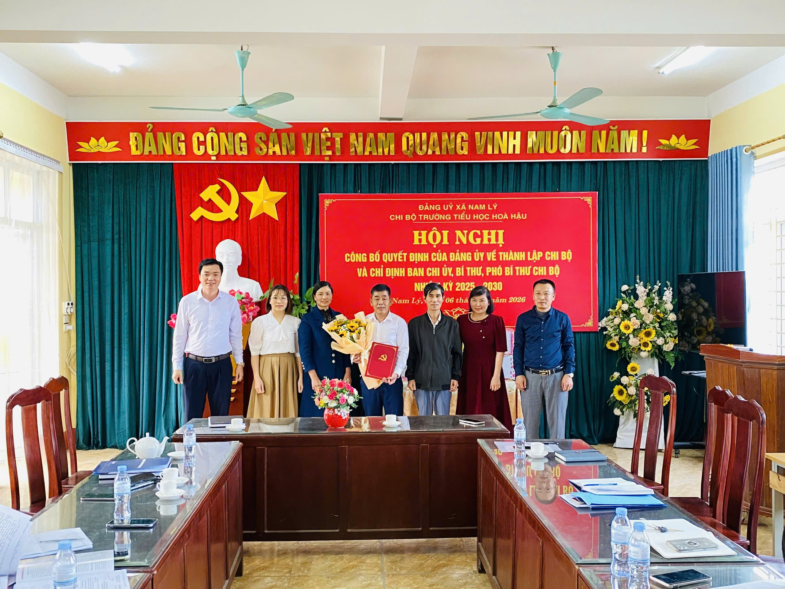 ẢNH HỘI NGHỊ CÔNG BỐ QUYẾT ĐỊNH THÀNH LẬP CHI BỘ