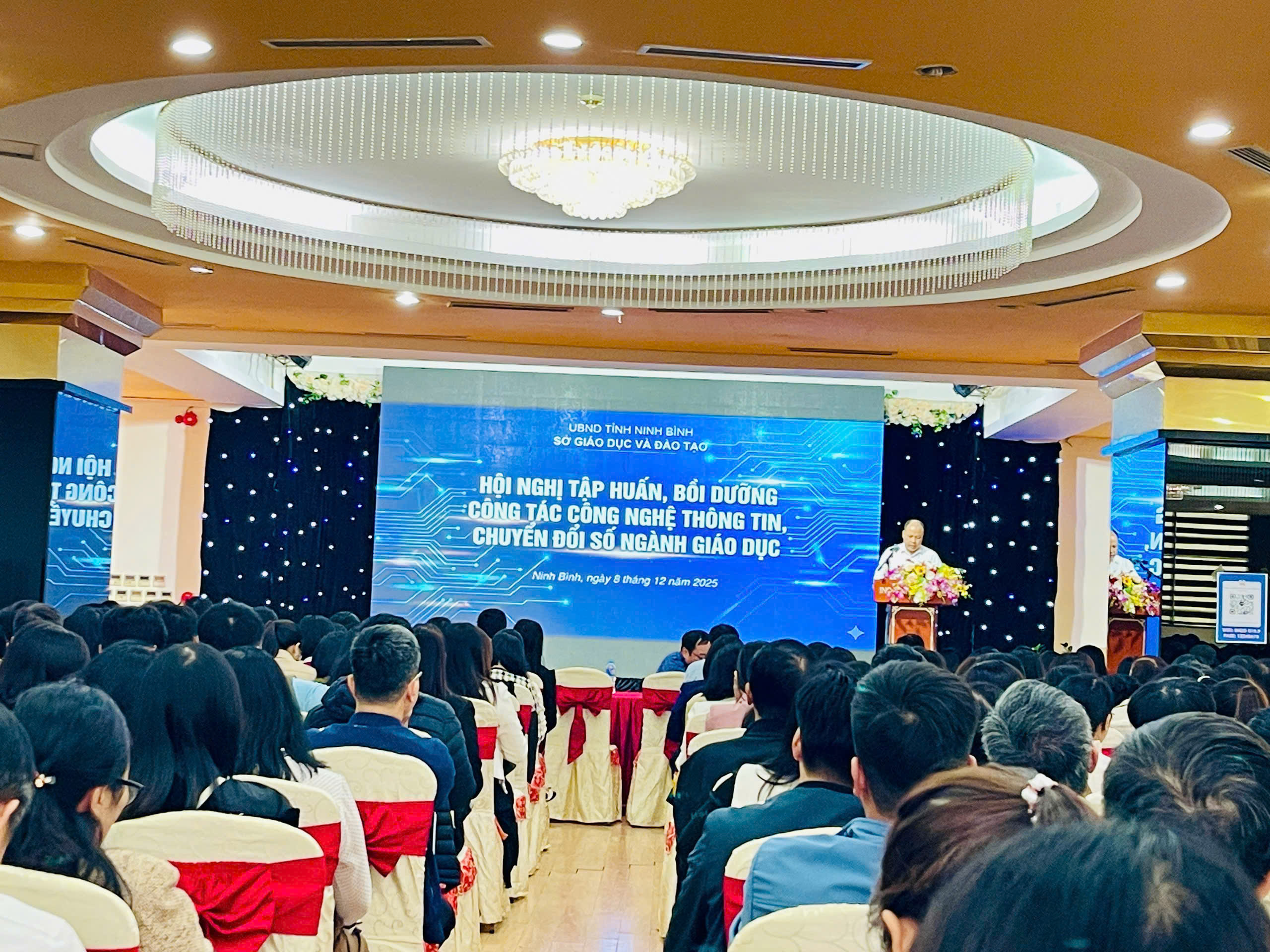 THAM DỰ HỘI NGHỊ TẬP HUẤN BỒI DƯỠNG CÔNG TÁC CÔNG NGHỆ THÔNG TIN, CHUYỂN ĐỔI SỐ NGHÀNH GIÁO DỤC