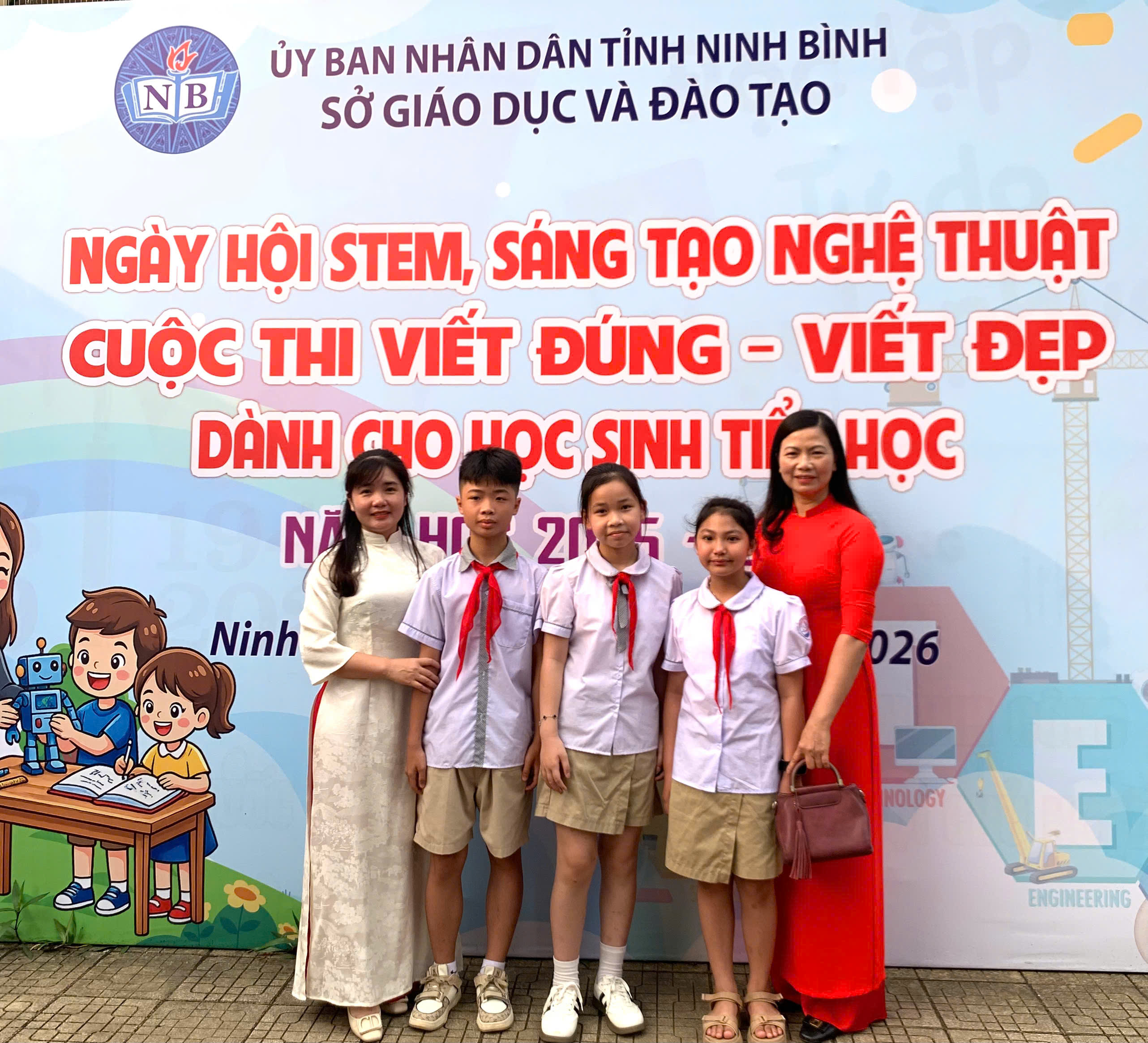 THAM DỰ NGÀY HỘI STEM, SÁNG TẠO NGHỆ THUẬT; CUỘC THI VIẾT ĐÚNG - VIẾT ĐẸP DÀNH CHO HỌC SINH TIỂU HỌC NĂM HỌC 2025-2026