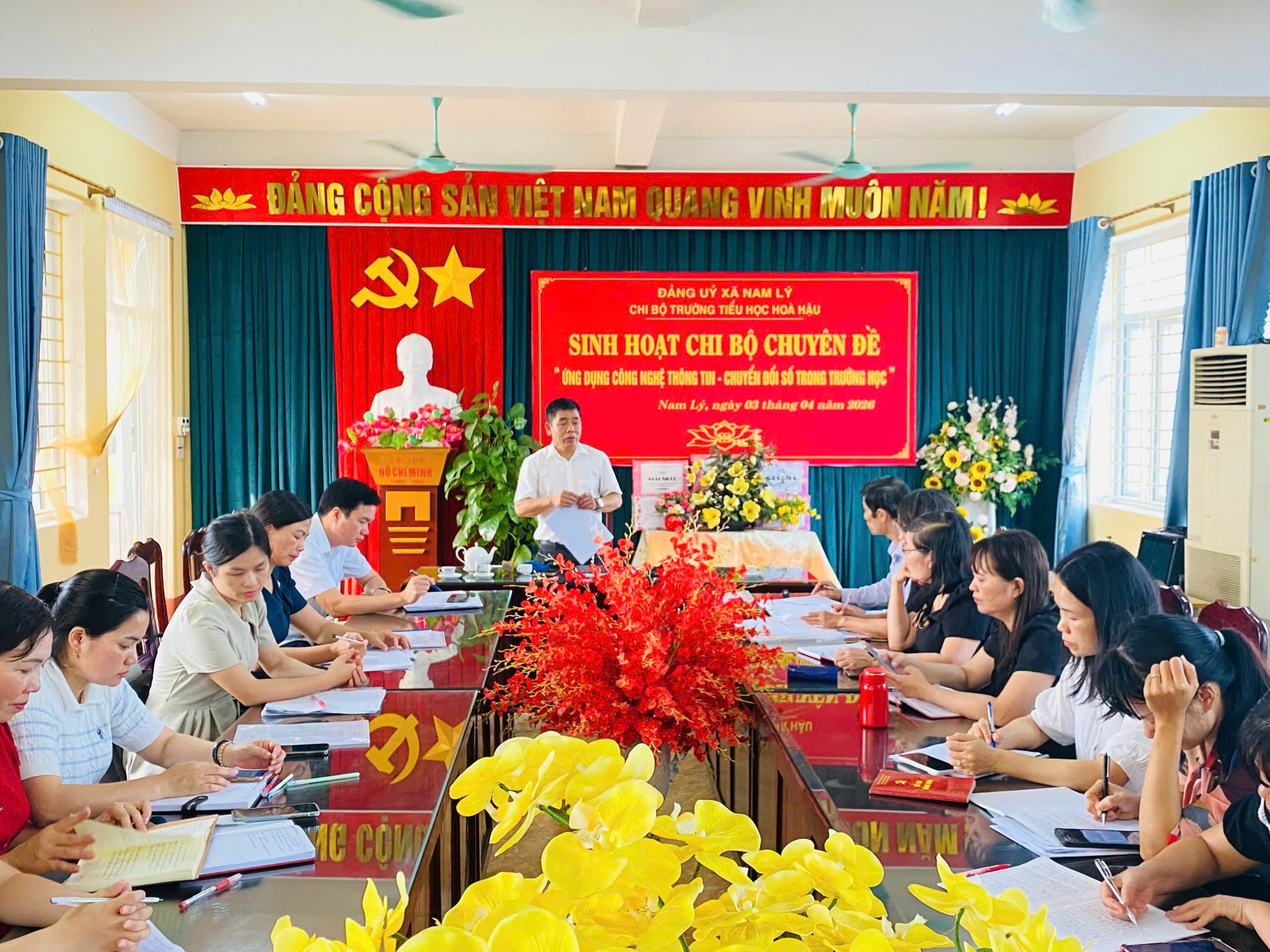 TỔ CHỨC SINH HOẠT CHI BỘ VỚI CHUYÊN ĐỀ “ỨNG DỤNG CÔNG NGHỆ THÔNG TIN – CHUYỂN ĐỔI SỐ TRONG TRƯỜNG HỌC”, NĂM HỌC 2025-2026