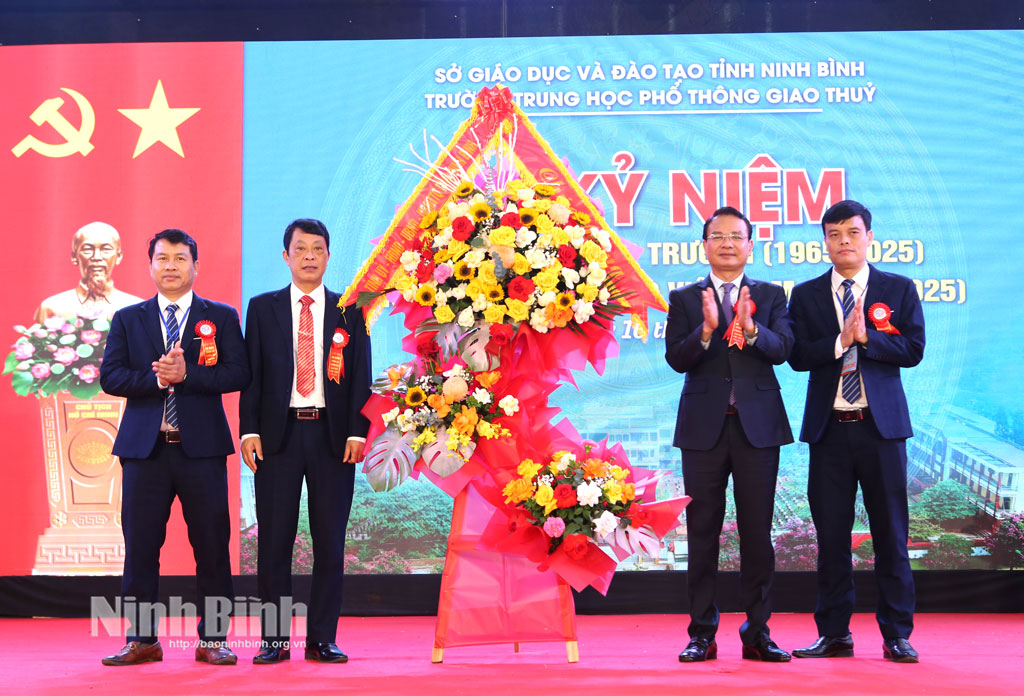 Đồng chí Bí thư Tỉnh ủy Đặng Xuân Phong dự Lễ kỷ niệm 60 năm thành lập Trường THPT Giao Thủy