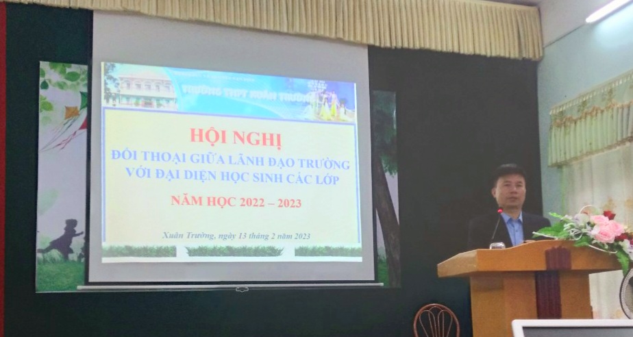 Lãnh đạo trường THPT Xuân Trường tổ chức hội nghị đối thoại với đại diện học sinh