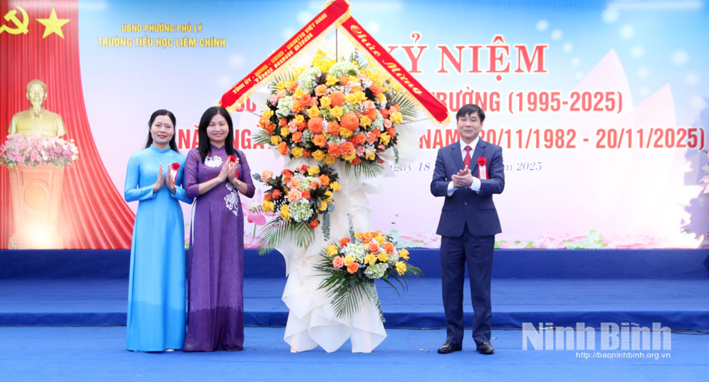 Các đồng chí lãnh đạo tỉnh thăm, chúc mừng Ngày Nhà giáo Việt Nam tại các cơ sở giáo dục