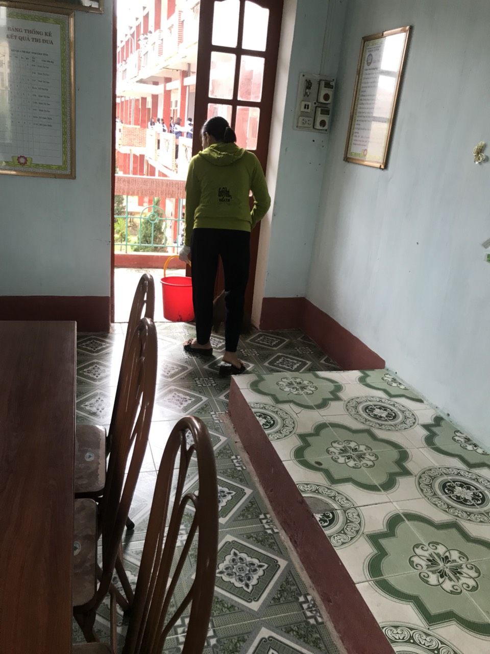 CBGV trường THPT Xuân Trường tiếp tục tổng vệ sinh khử khuẩn phòng chống dịch Covid 19.