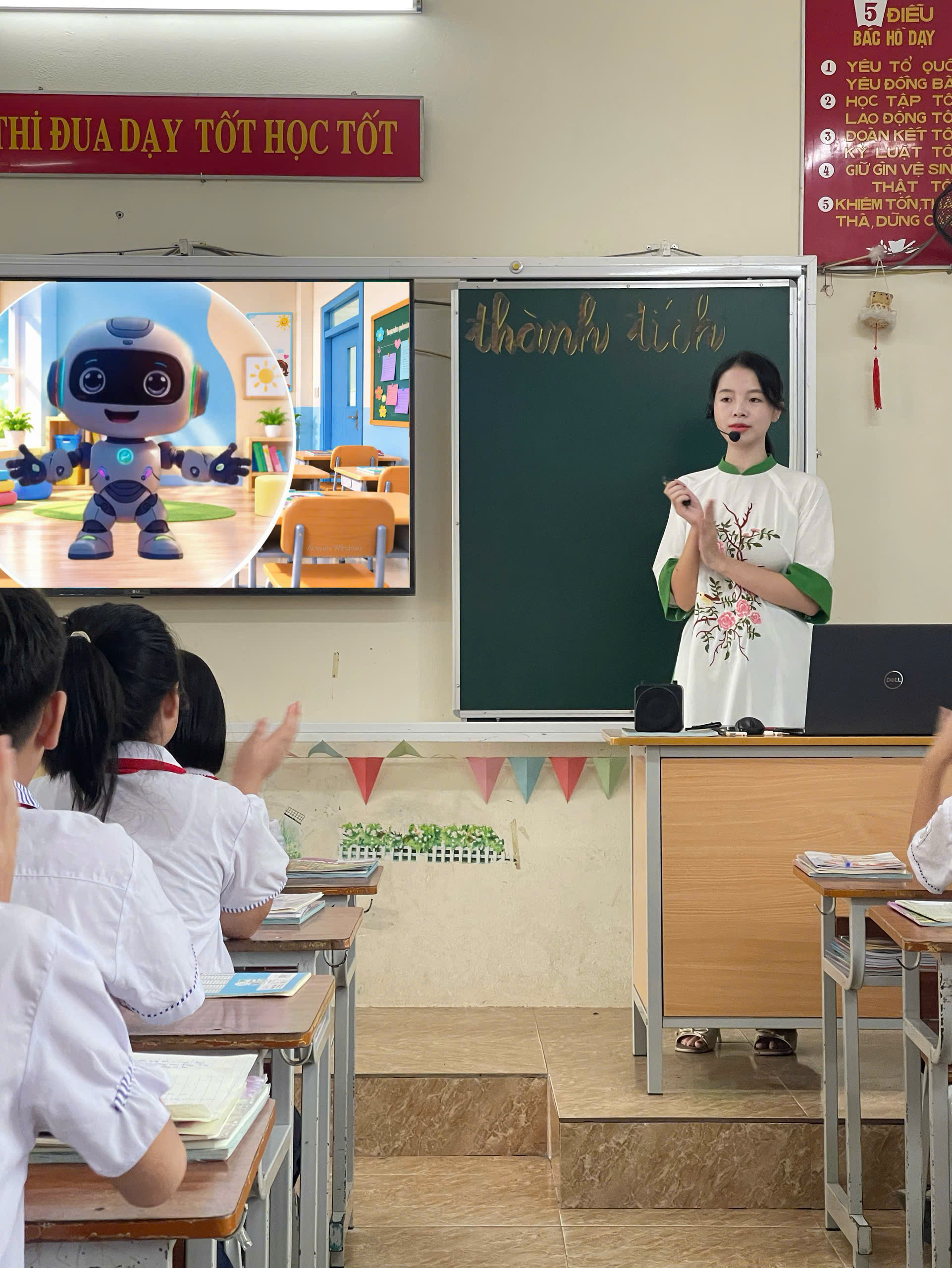 SÔI NỔI VÀ SÁNG TẠO TIẾT CHUYÊN ĐỀ MÔN TOÁN: "PHÂN SỐ THẬP PHÂN" KẾT HỢP ỨNG DỤNG AI CỦA CÔ GIÁO ĐINH PHƯƠNG NGÂN VÀ HỌC SINH LỚP 5A3