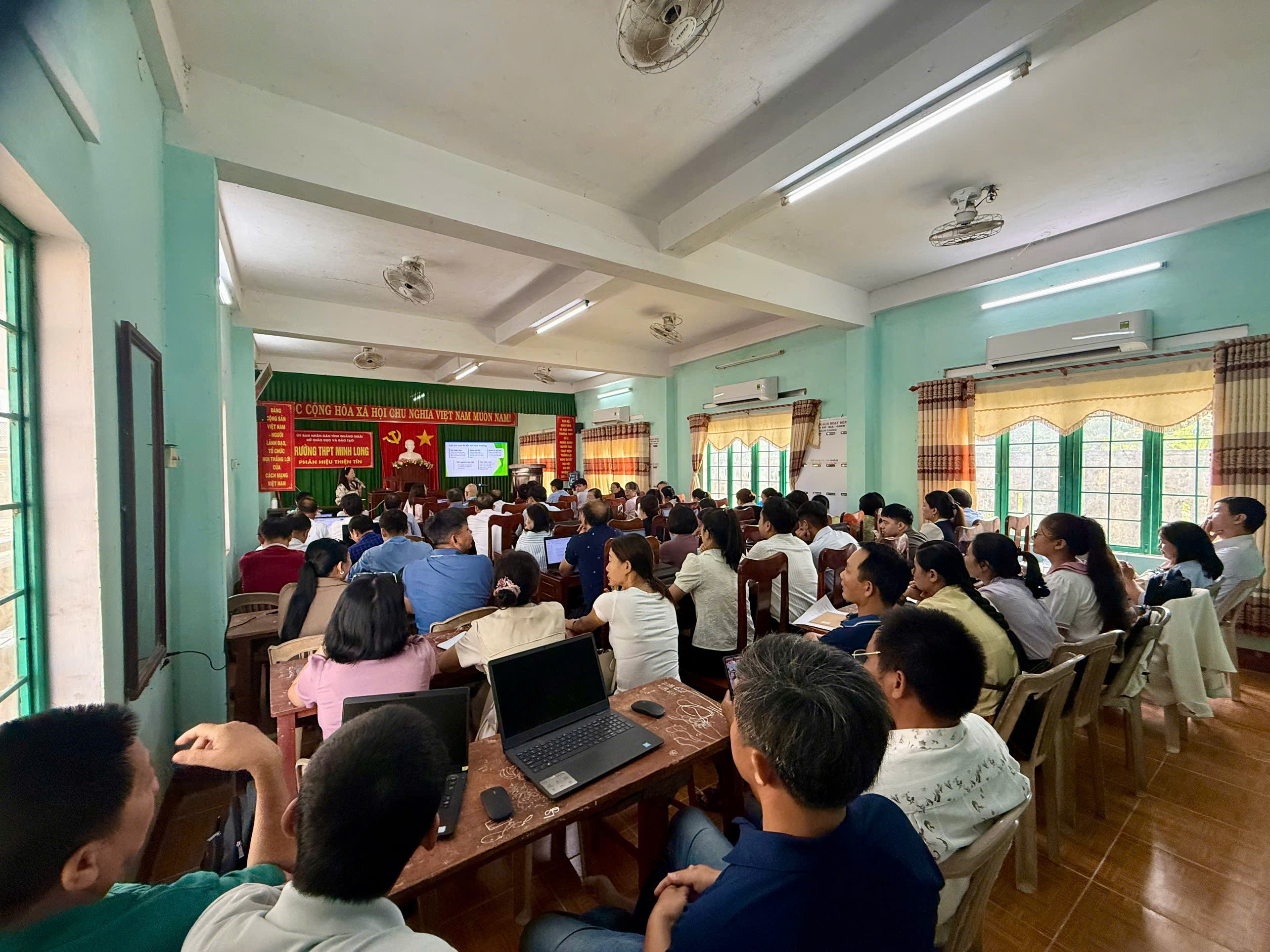TẬP HUẤN NÂNG CAO NĂNG LỰC ỨNG DỤNG AI TRONG XÂY DỰNG KẾ HOẠCH GIÁO DỤC NHÀ TRƯỜNG 