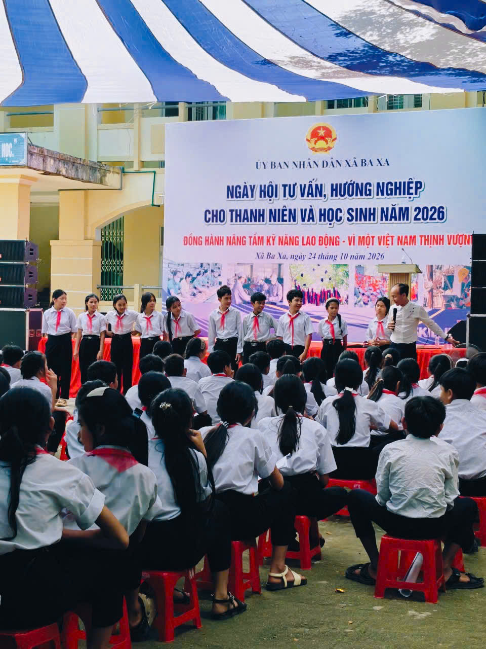 RỰC RỠ NGÀY HỘI TƯ VẤN HƯỚNG NGHIỆP TẠI TRƯỜNG PTDTBT THCS BA XA: ĐỒNG HÀNH NÂNG TẦM KỸ NĂNG, VÌ MỘT VIỆT NAM THỊNH VƯỢNG