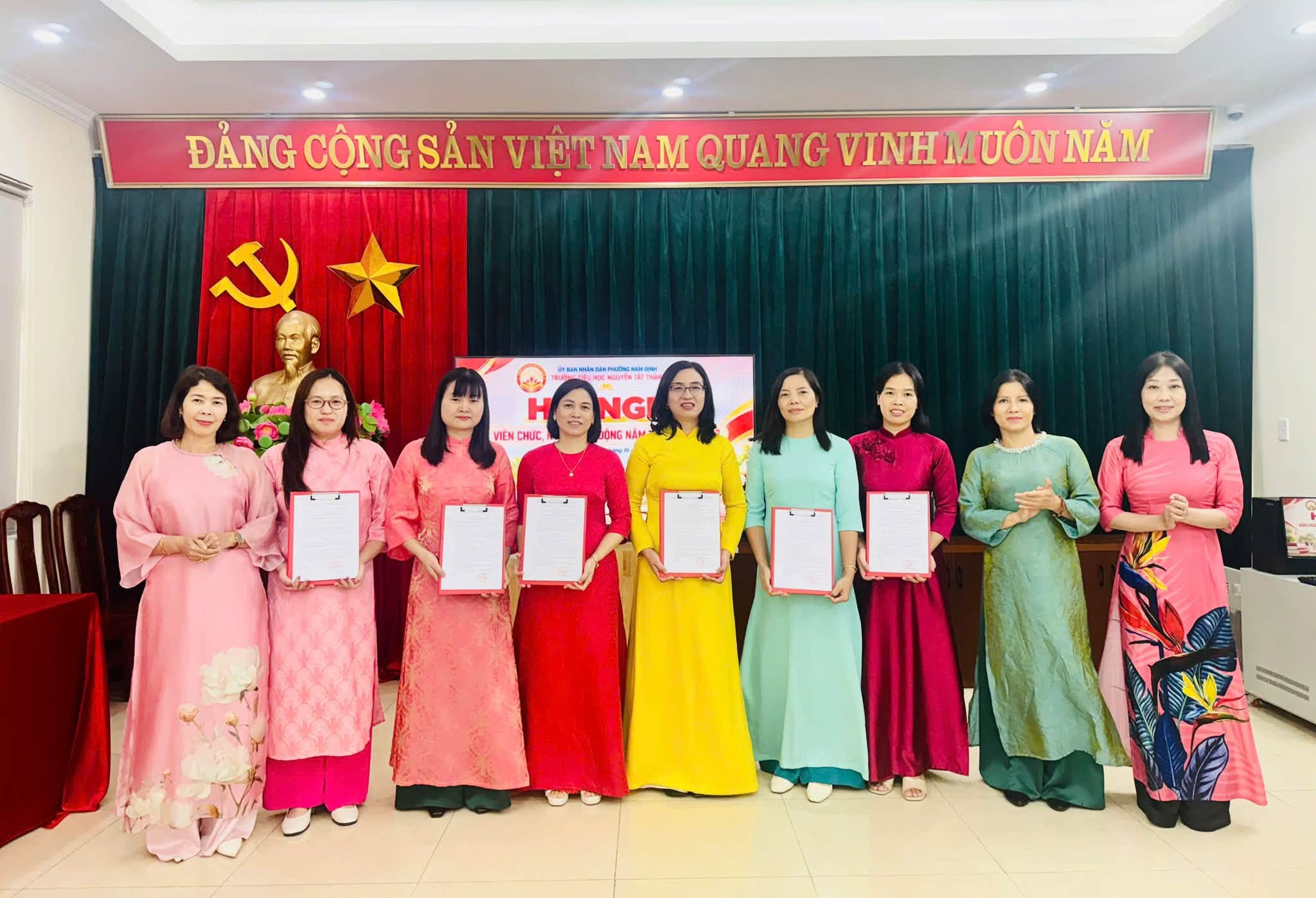 TRƯỜNG TIỂU HỌC NGUYỄN TẤT THÀNH  TỔ CHỨC HỘI NGHỊ VIÊN CHỨC, NGƯỜI LAO ĐỘNG NĂM HỌC 2026–2027
